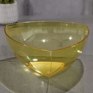 Tupperware Triangular Serving Bowl in Pale Amber